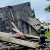 Rescatan con vida a joven atrapado en derrumbe de obra en Tacámbaro