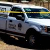 Hallan cuerpo envuelto en cobijas sobre carretera de Apatzingán; presentaba signos de tortura