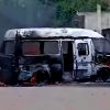 Reportan enfrentamiento y quema de combi en Zitácuaro