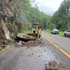 Se registran primeros derrumbes carreteros por Flossie