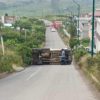 Vuelca camioneta en el camino Villas Oriente-Ciudad Industrial, en Morelia