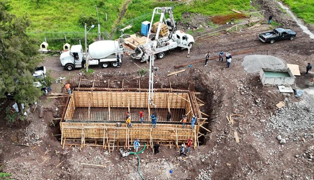 Supervisan avances del Acuaférico de Morelia en Lomas del Punhuato