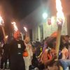 Entes de oscuridad y torito de petate encabezaron la Zombie Walk este sábado