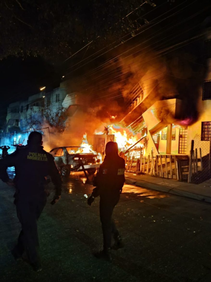 Policía Morelia apoya a familias durante incendio en Villas del Pedregal