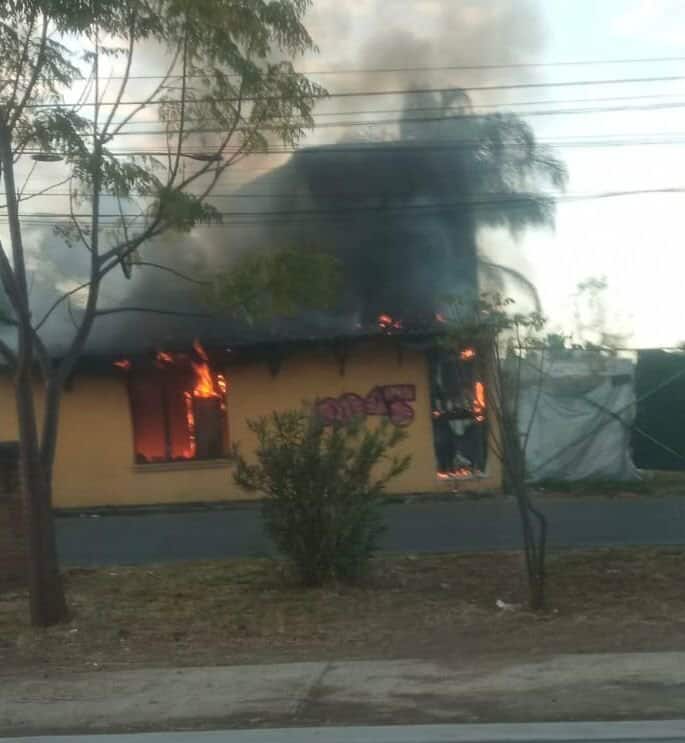 Arde inmueble en la colonia Ana María Gallaga, Morelia