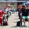 Adultos mayores se activan en Feria de la Salud