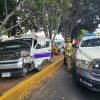 Se registra choque entre taxi y combi en Calzada La Huerta; hay 4 heridos