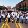 Llegan maestros de la CNTE a Palacio de Gobierno reclamando solución a sus demandas