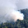 Se suma helicóptero a combatir incendio forestal en Zinapécuaro
