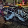 Auto arde en llamas tras chocar contra vehículos de una agencia Hyundai, al sur de Morelia