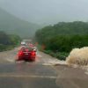 Accidentes, deslaves y arrastre de rocas en la autopista Siglo XXI por las fuertes lluvias del huracán Flossie