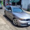 Delincuentes intentan robar camioneta, no lo logran, y despojan a pareja de su auto en Uruapan