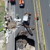 Titánico trabajo para cerrar socavón en la carretera Cuatro Caminos-Apatzingán