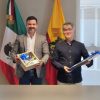 Recibe secretario del ayuntamiento a embajador de Colombia