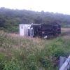 Volcadura de camión Torton provoca cierres momentáneos en la Autopista de Occidente