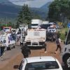 Manifestantes bloquean la carrtera Morelia-Quiroga, a la altura de Iratzio