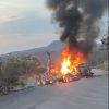 Bloquean carretera y queman un tráiler en Buenavista Tomatlán