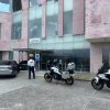 Mujer embarazada sufre descarga eléctrica; motopatrulleros la auxilian para llegar a un hospital en Morelia