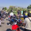 Se registra choque entre dos motos; uno de los pilotos cae al Río Grande de Morelia