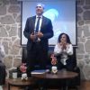 Ante la desaparición de programas sociales para el sector, el municipio tiene que hacerle frente al apoyo a campesinos y productores                       El presidente municipal de Morelia, Alfonso Martínez Alcázar, reiteró su compromiso con el apoyo e impulso al campo moreliano para lograr mayor productividad.  Y es que ante la desaparición de programas sociales para el sector, el municipio tiene que hacerle frente al apoyo a campesinos y productores.  Al inaugurar la expo ganadera por el XX Aniversario de la Cooperativa de Ganaderos Organizados del Municipio de Morelia, el alcalde refirió que se han entregado unas 20 mil gallinas ponedoras a familias del municipio para fomentar la producción o el autoconsumo.  Por su parte el  secretario de Agricultura y Desarrollo Rural, Roberto Carlos López García, reafirmó que los apoyos al campo continuarán para impulso del municipio.