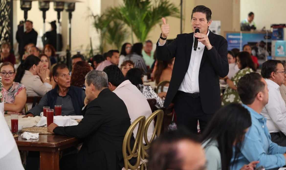 Ayuntamiento de Morelia celebró a docentes en su día