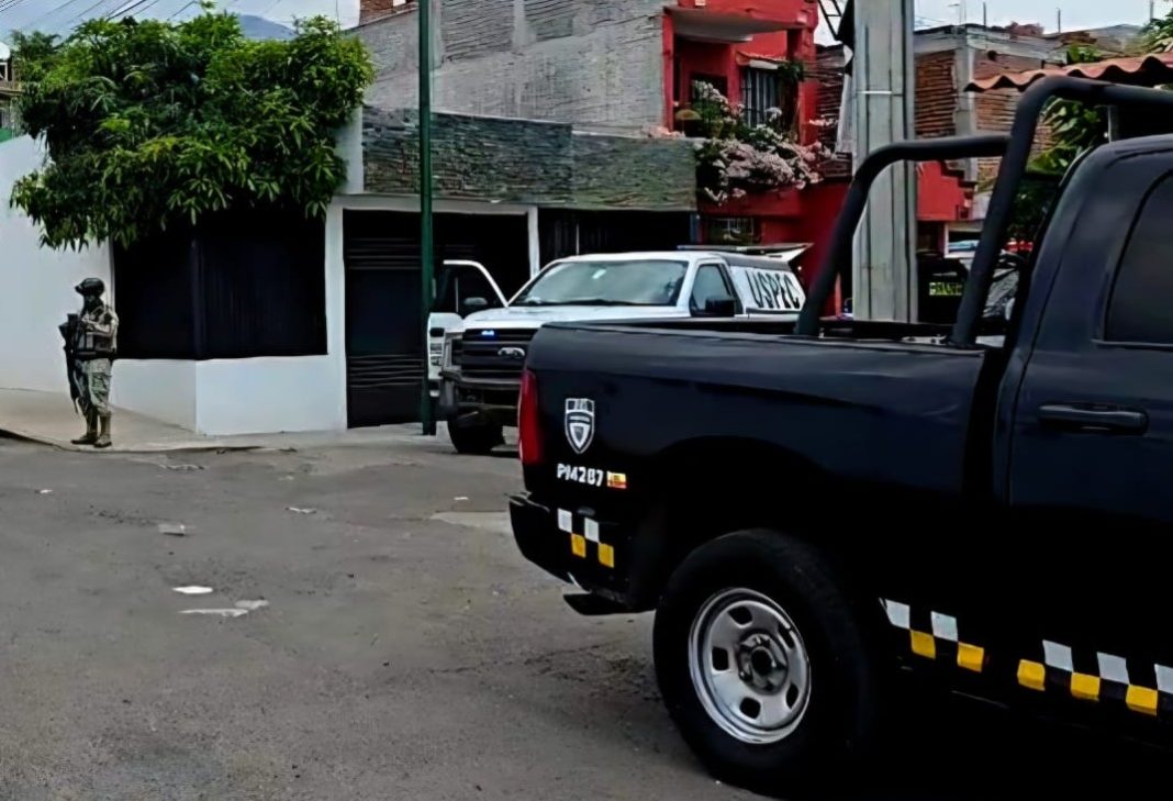 Hallan a hombre muerto y con huellas de violencia dentro de domicilio en Morelia