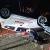 Taxista queda herido tras la volcadura de su auto en la carretera Zitácuaro-Aputzio