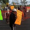 Bloquean vecinos el Libramiento Norte de Morelia por falta de agua en sus colonias