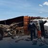 Vuelca tractocamión en la autopista Morelia-Salamanca; no hay lesionados