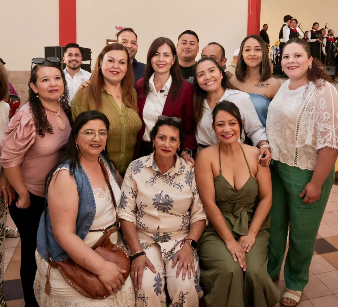 Más de 50 mil docentes fortalecen su labor en las aulas: Gabriela Molina