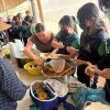 Estudiantes del Cecytem Capula llevan apoyo a familiares de pacientes hospitalizados