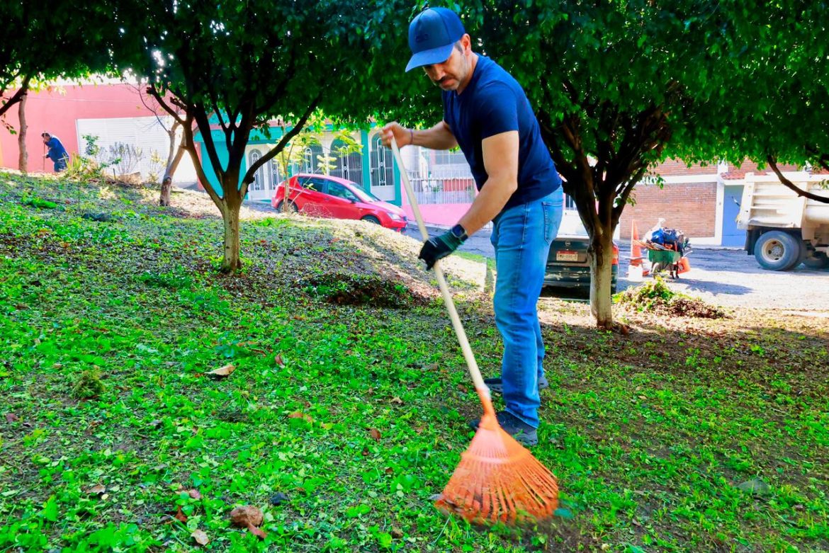 Yankel Benítez encabeza jornada ciudadana de limpieza en Lomas de Santiaguito