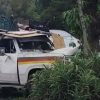 Camioneta de basura choca contra árbol de un camellón en el libramiento de Morelia