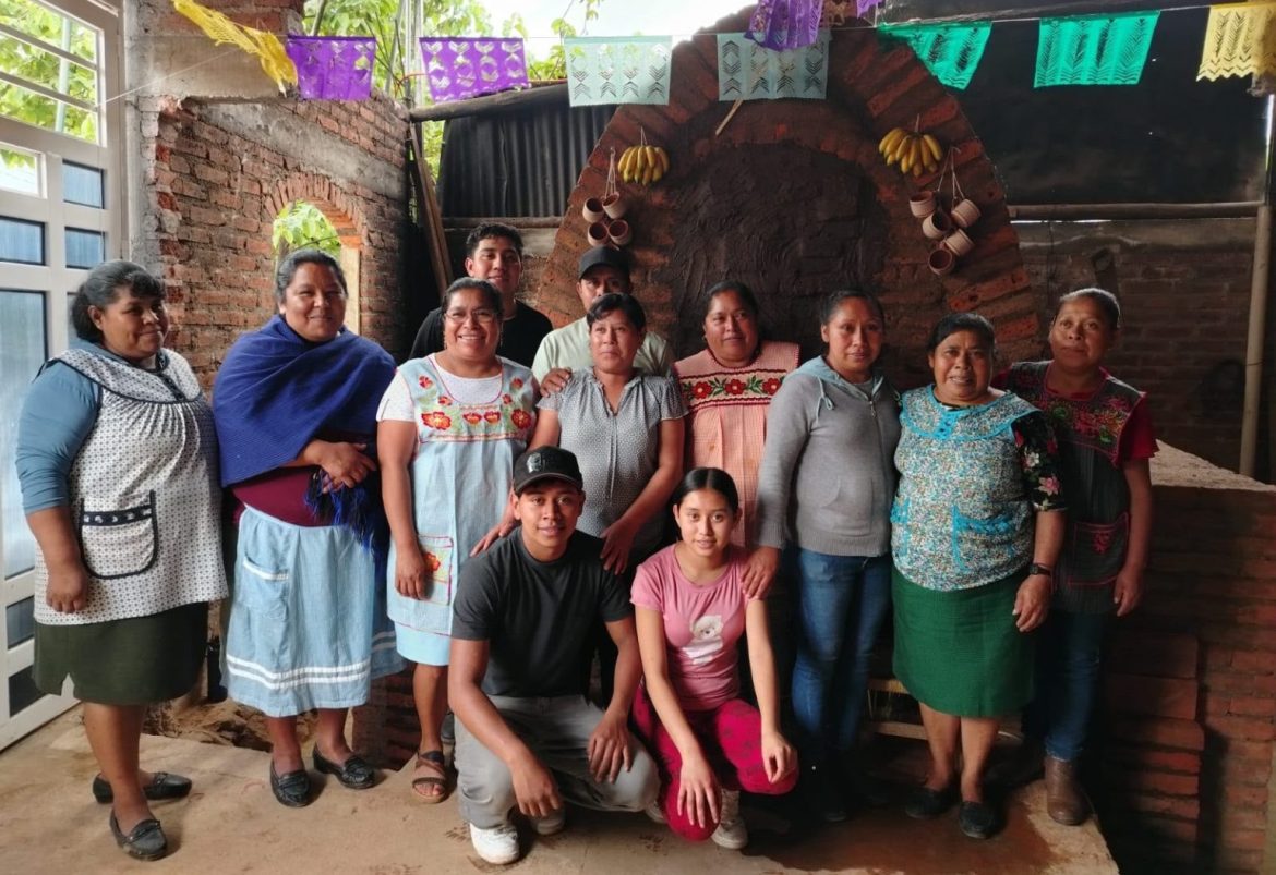 Con horno libre de humo, impulsan la alfarería de Patamban
