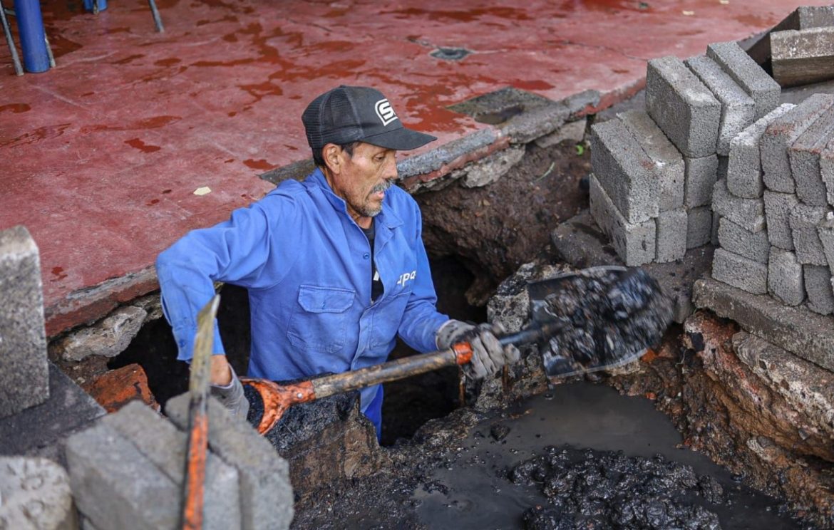 Rehabilita zona afectada por hundimiento en Boulevard García de León