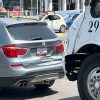 Se registra choque entre camioneta BMW y camión de pasajeros la Madero Poniente de Morelia