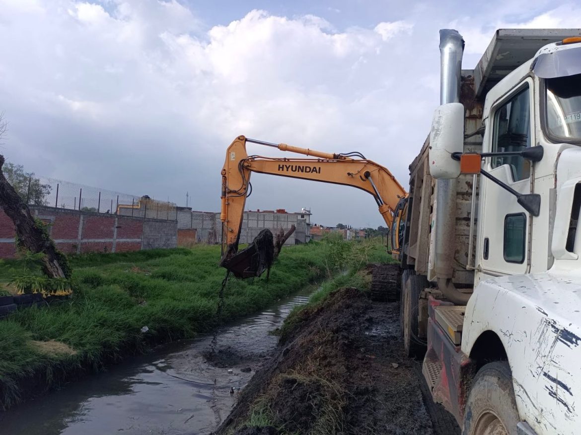 Refuerzan acciones preventivas con limpieza del dren Gertrudis Sánchez