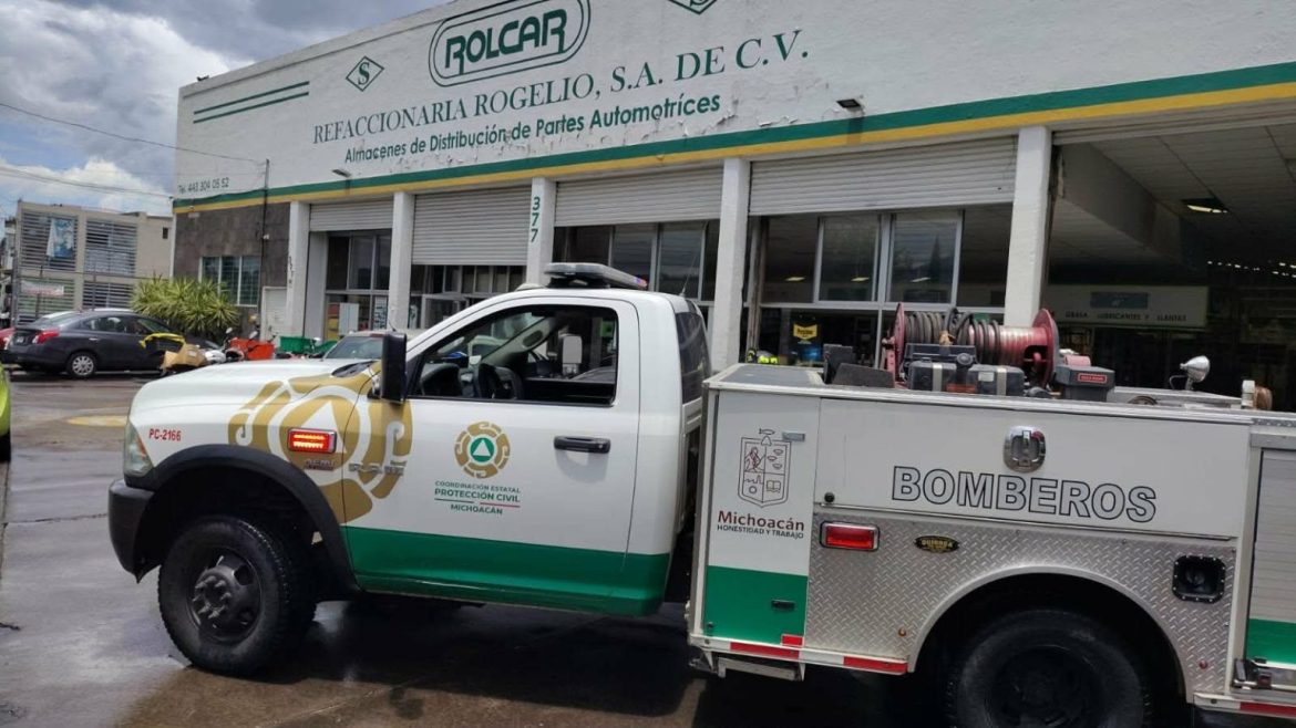 Fuga de amoníaco en negocio de Morelia moviliza a bomeros; no hay intoxicados