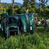 Preliminar, 10 heridos deja volcadura de un autobús, sobre la carretera Uruapan-Paracho