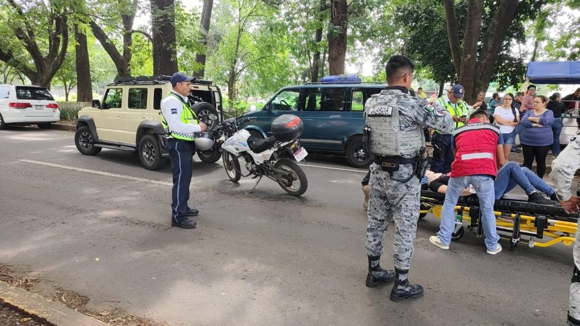 Atropellan a mujer sobre Paseo Lázaro Cárdenas; fue hospitalizada en Uruapa