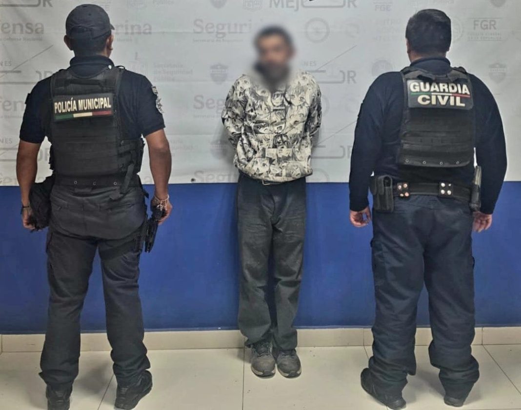 Detienen y amarran a sujeto, tras presuntamente privar de la libertad a su hija