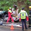 Árbol aplasta a taxi en Tacámbaro; hay un muerto y tres heridos