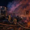 Por causas desconocidas, incendio consume tres camiones de carga en la Central de Abastos de Uruapan