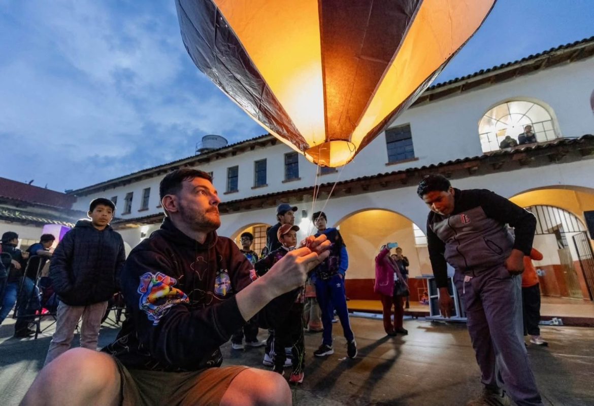 Globos monumentales transforman el cielo del Pueblo Mágico de Paracho