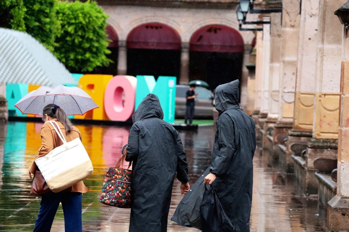 Exhortan a extremar precauciones ante lluvias persistentes en Michoacán