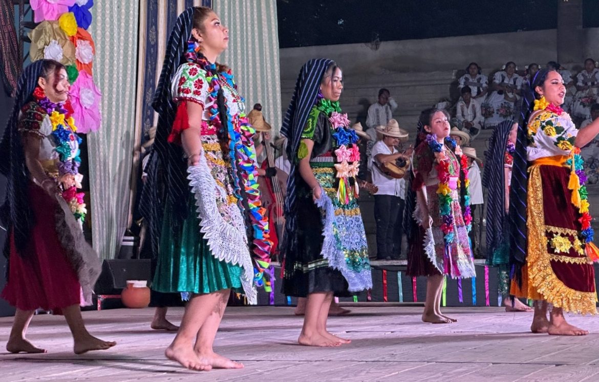 Música y danza tradicional de nueve entidades, en Zirosto
