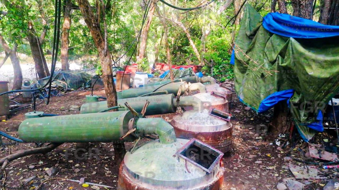 Inicia FGR investigaciones por el aseguramiento de más de 72 kilos de probable metanfetamina en Carácuaro