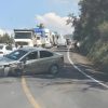Aparatoso choque y volcadura sobre la carretera Uruapan-Paracho