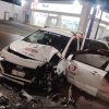 Taxista lesionado al chocar contra la base de un puente a desnivel, en Uruapan