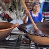 Registró una afluencia de 7 mil visitantes la 19 Feria del Mole de Santa María de Guido5Con una derrama económica estimada en 700 mil pesos                                                                                                   La Secretaría de Fomento Económico (Sefeco) registró un exitoso cierre a la décimo novena edición de la Feria del Mole de Santa María de Guido  Esta tradicional fiesta gastronómica de la capital concluyó con una afluencia de 7 mil visitantes, lo que marca un precedente para su 20 aniversario y la consolida como una de las más ricas celebraciones de Morelia.  Durante esta edición, las familias morelianas y visitantes disfrutaron de una amplia variedad de platillos preparados con el tradicional mole, además todas las atracciones de esta temporada que forma parte de la identidad de Santa María de Guido.  De esta forma, la feria también representó un importante impulso para la actividad económica local, al generar una derrama de 700 mil pesos que beneficia directamente al consumo de productos elaborados por manos morelianas.